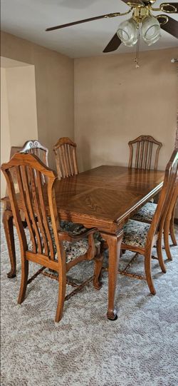 SOLID OAK DINING ROOM SET