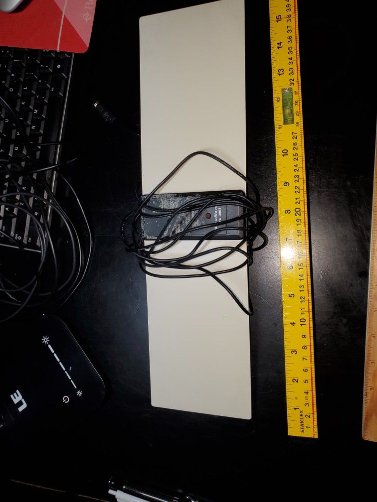 BoostWaves Supreme Amplified Razor Urban 50-Mile HDTV Indoor Flat Leaf Antenna with RG6 Cable.
Model Number:
BW-3903.
Features:
It is a 50-mile amplif