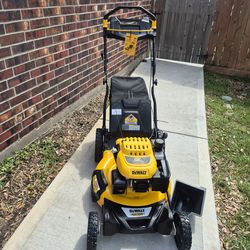 Dewalt Gas Mower 196cc RWD Working Very Well Trabajando Super Bien