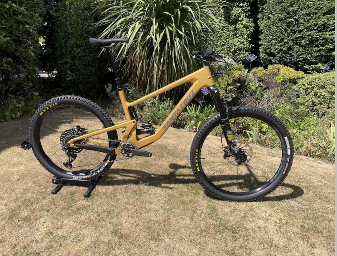 Santa Cruz Bronson CC size Large New!! Carbon Fiber