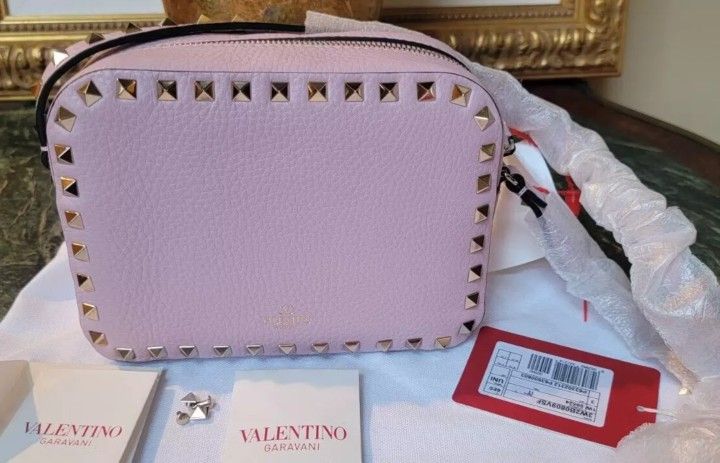 $1850 NWT VALENTINO ROCKSTUD GRAINY LEATHER CAMERA BAG CROSSBODY BEIGE PINK GOLD