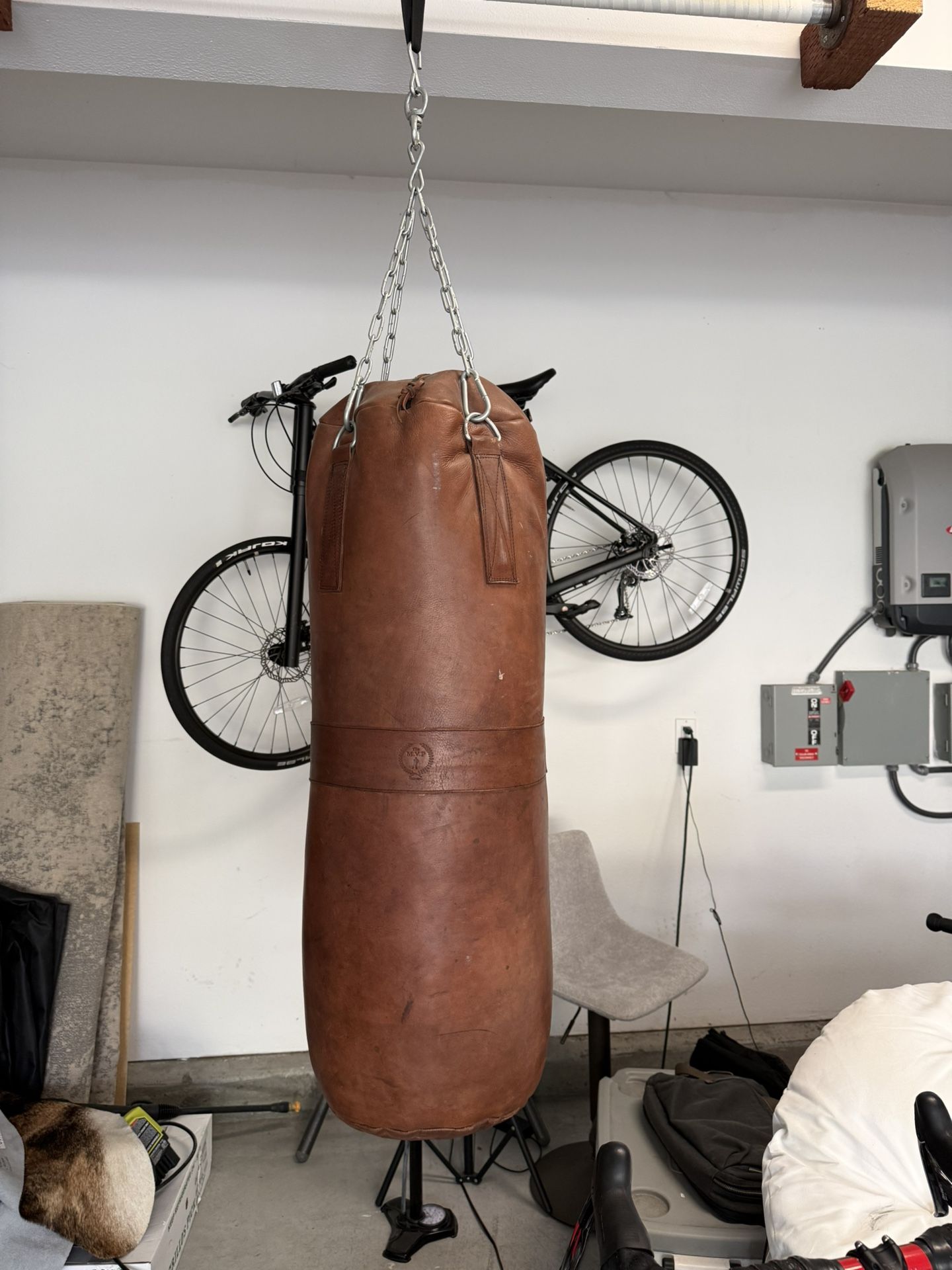 HEAVY PUNCHING BAG