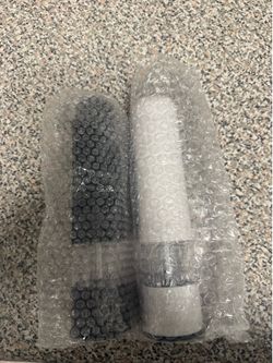 Automatic salt and pepper shakers