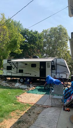 COLEMAN 33 ft camper trailer 2017