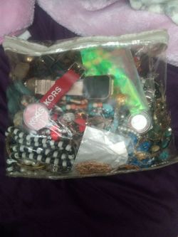 Big bag of jewlery