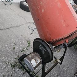 Electric Concrete Mixer Made In Canada Works Great $200 Cash