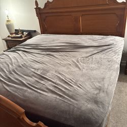 Antique King Bed / 2 Night Stands