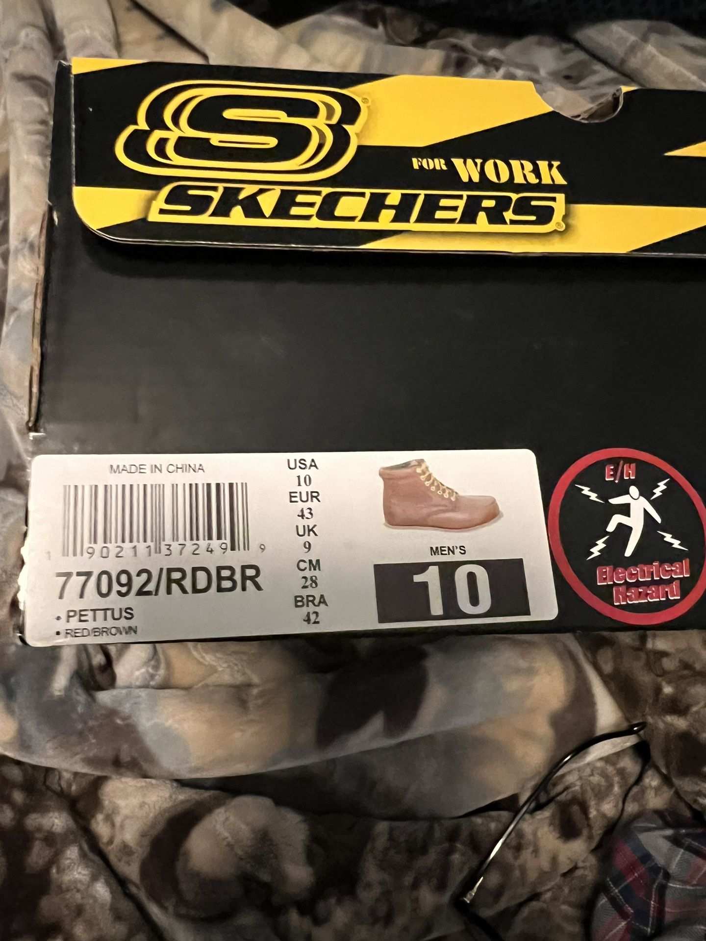 Sketchers Work Boots Size 10 never been worn