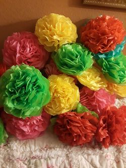 Flores de papel para decoración en fiestas