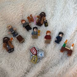 7 Harry Potter Lego figurines With Accessories, Cat, Desk