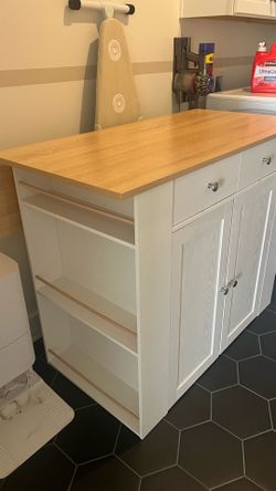 Kitchen island bar with barstools