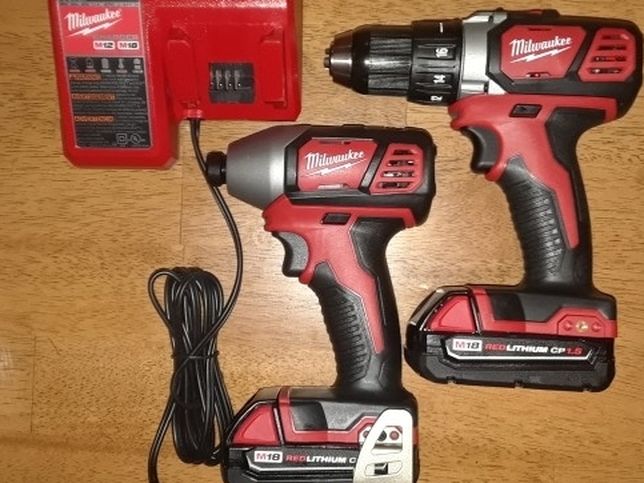 Milwaukee M18 Impact Driver And Drill Set With Charger And Tool Bag