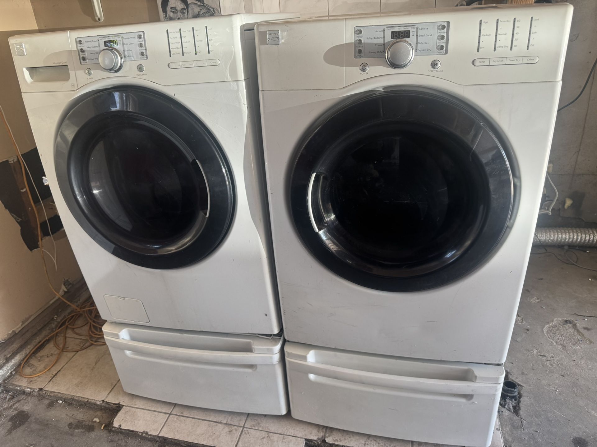 Few yrs old Kenmore elite made by LG washer & gas dryer with pedestals work great washer is a 4.1 cf and dryer is a 7.2 cf capacity it does have nor