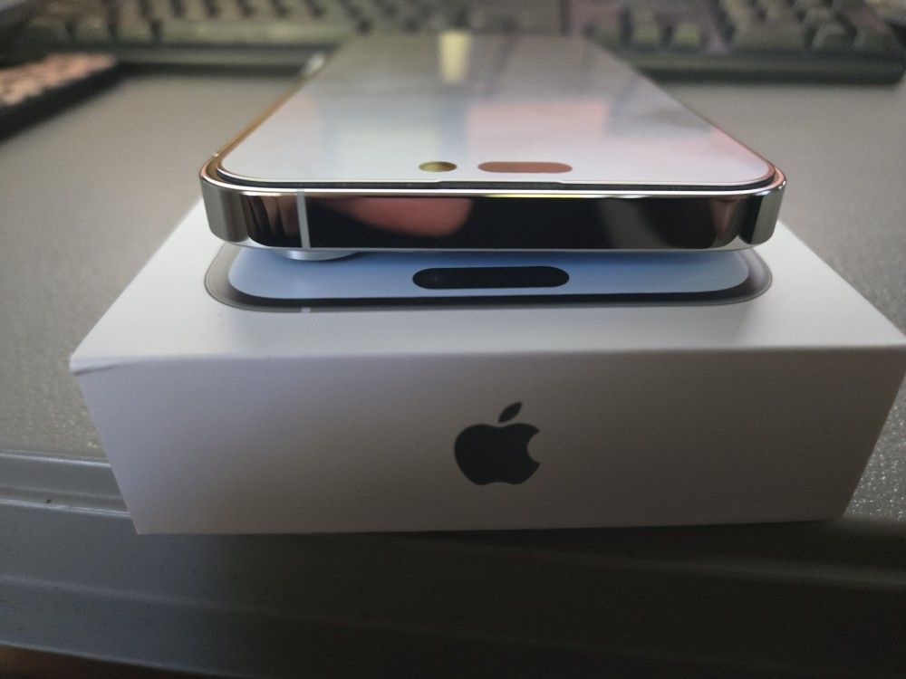 iPhone 14 Pro Max (Silver/128 GB) Unlocked. Pristine!!!!