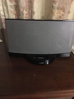 Bose SoundDock Series II Digital Music System Speaker Dock, Portable - Gloss Black asking $80