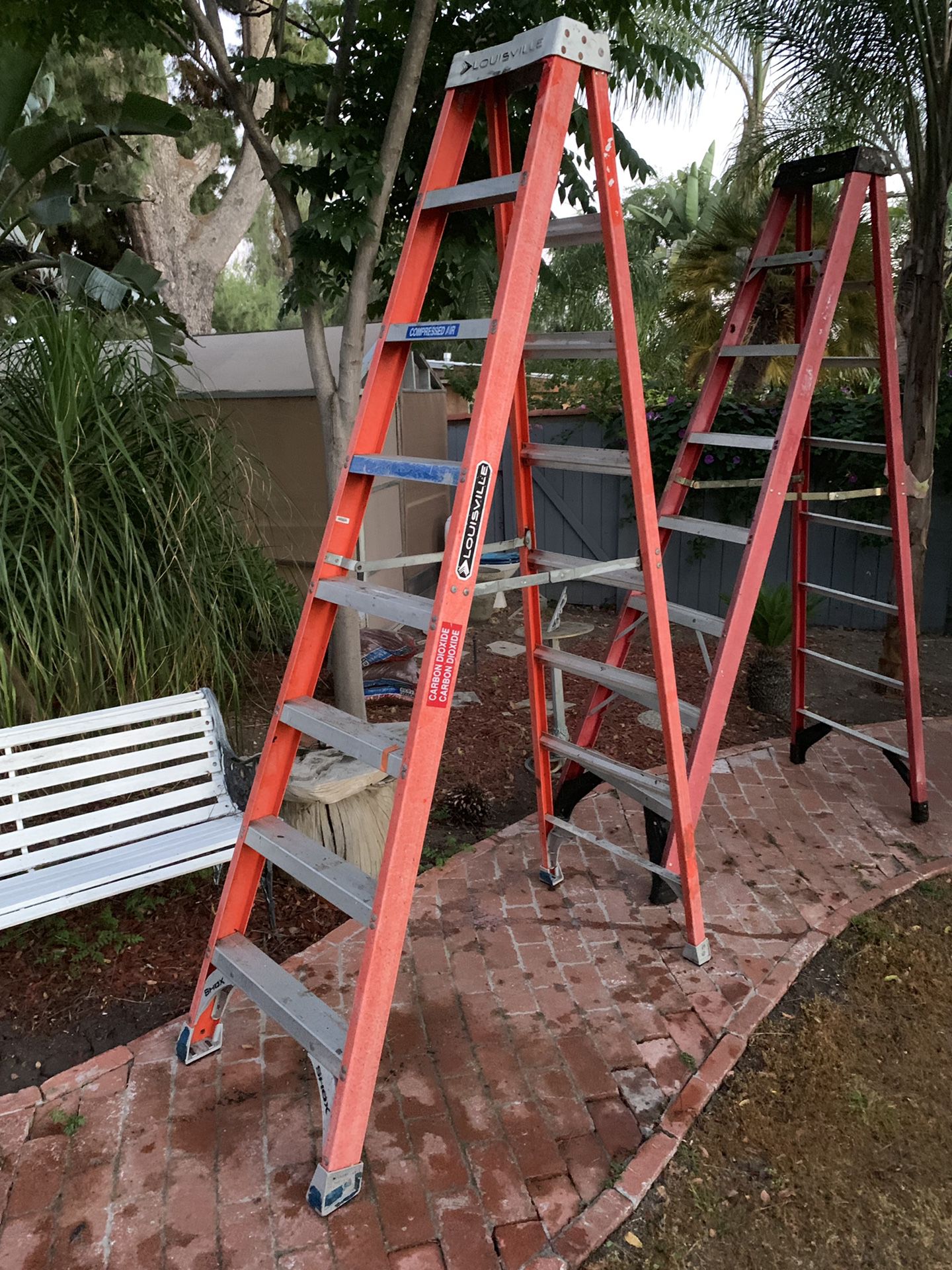 Louisville 8 foot fiberglass ladder