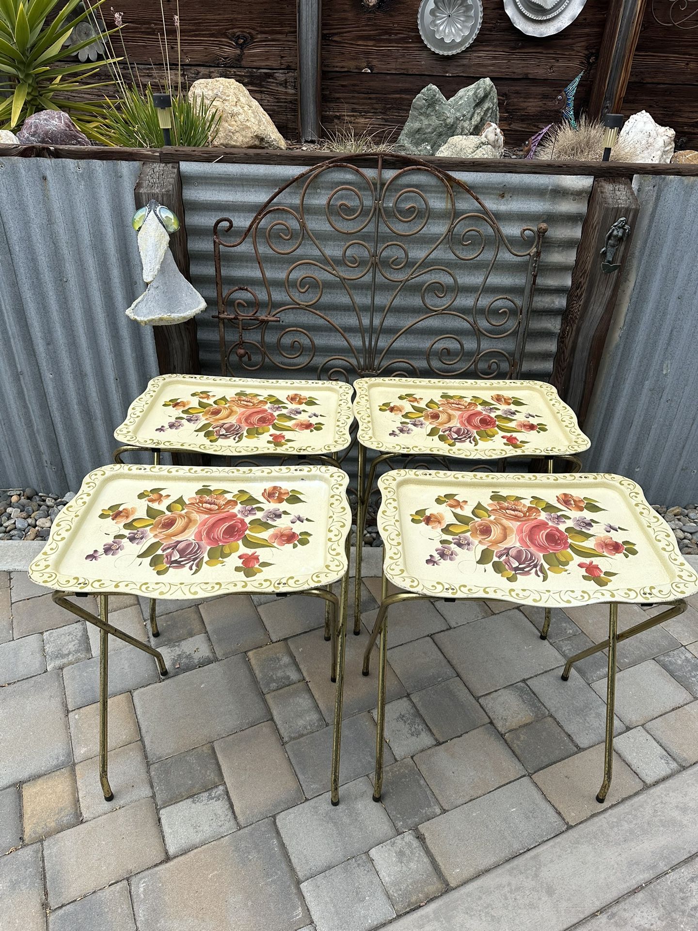 MCM Floral TV trays No/stand Set Of 4