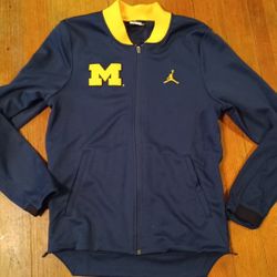 Women's Size Small Michigan Wolverines Active Jacket Coat Running Pockets