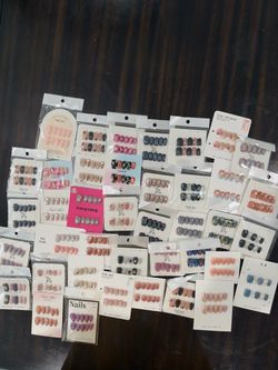 Size Medium Handmade Press On Nails 💅