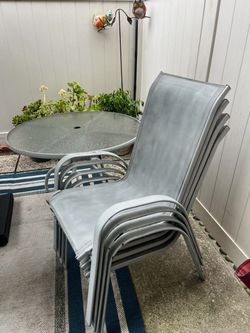 Patio table/Chairs