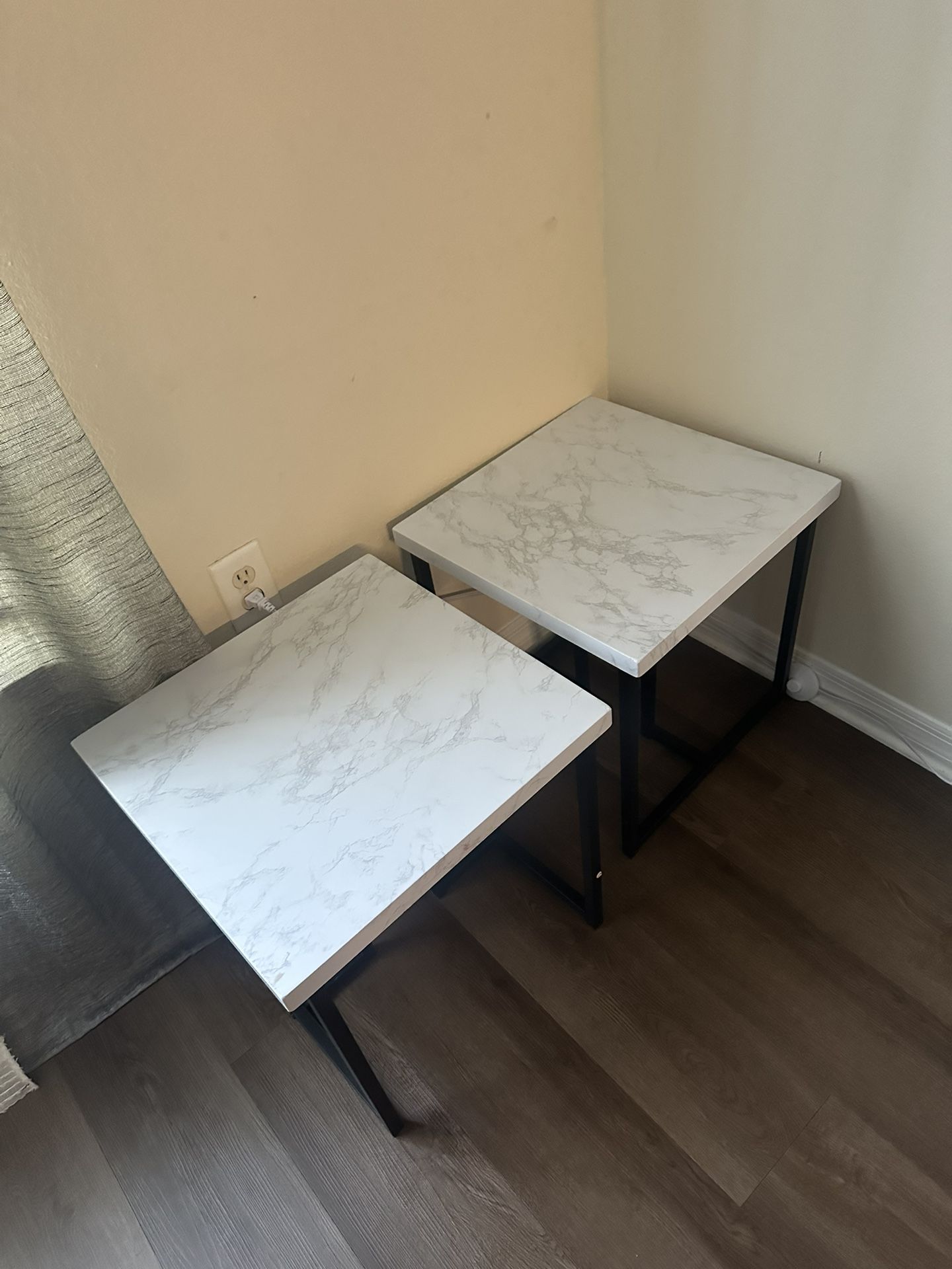 2 End Table And Main Living Room Table
