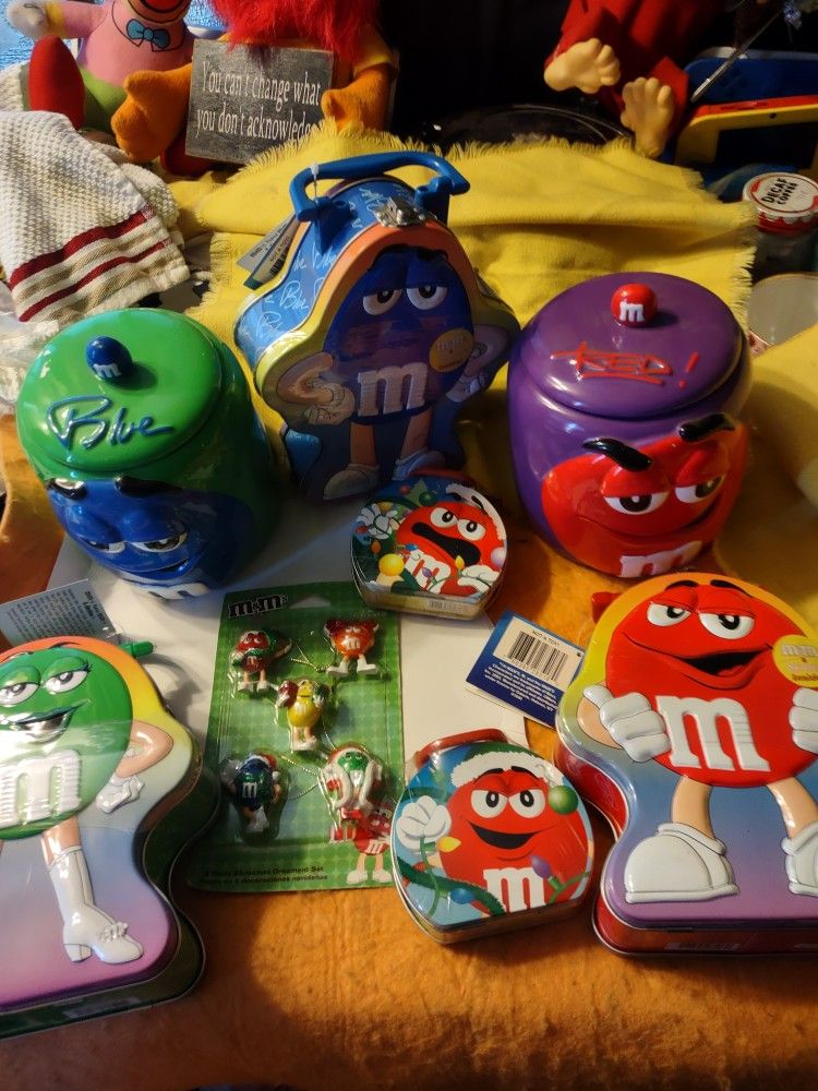 M&Ms Candy Collection Eight Items Will Not Separate