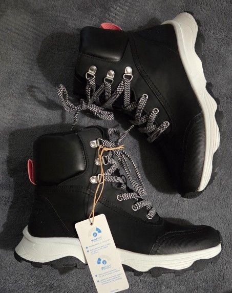 Brand New Roxy Boots