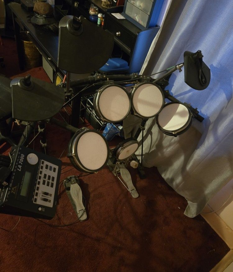 Electronic 8 Piece Drum Set