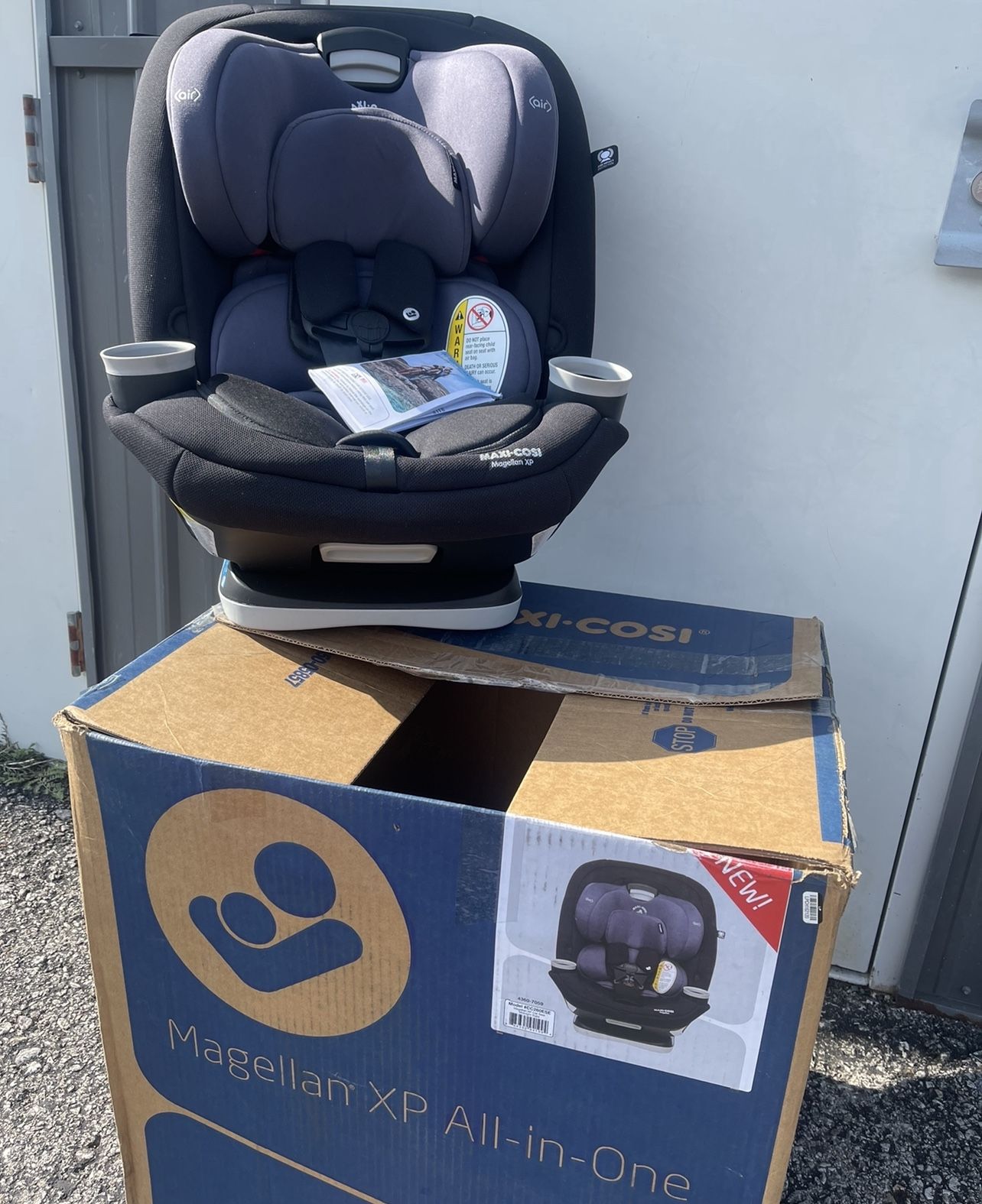 New MaxiCosi Magellan Convertible Car Seat 