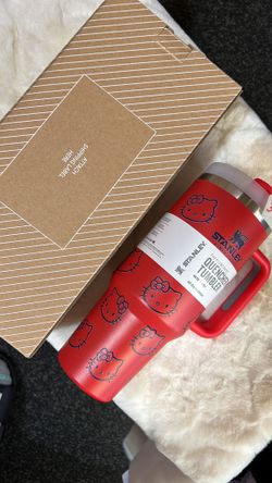 Stanley Cup Hello Kitty 