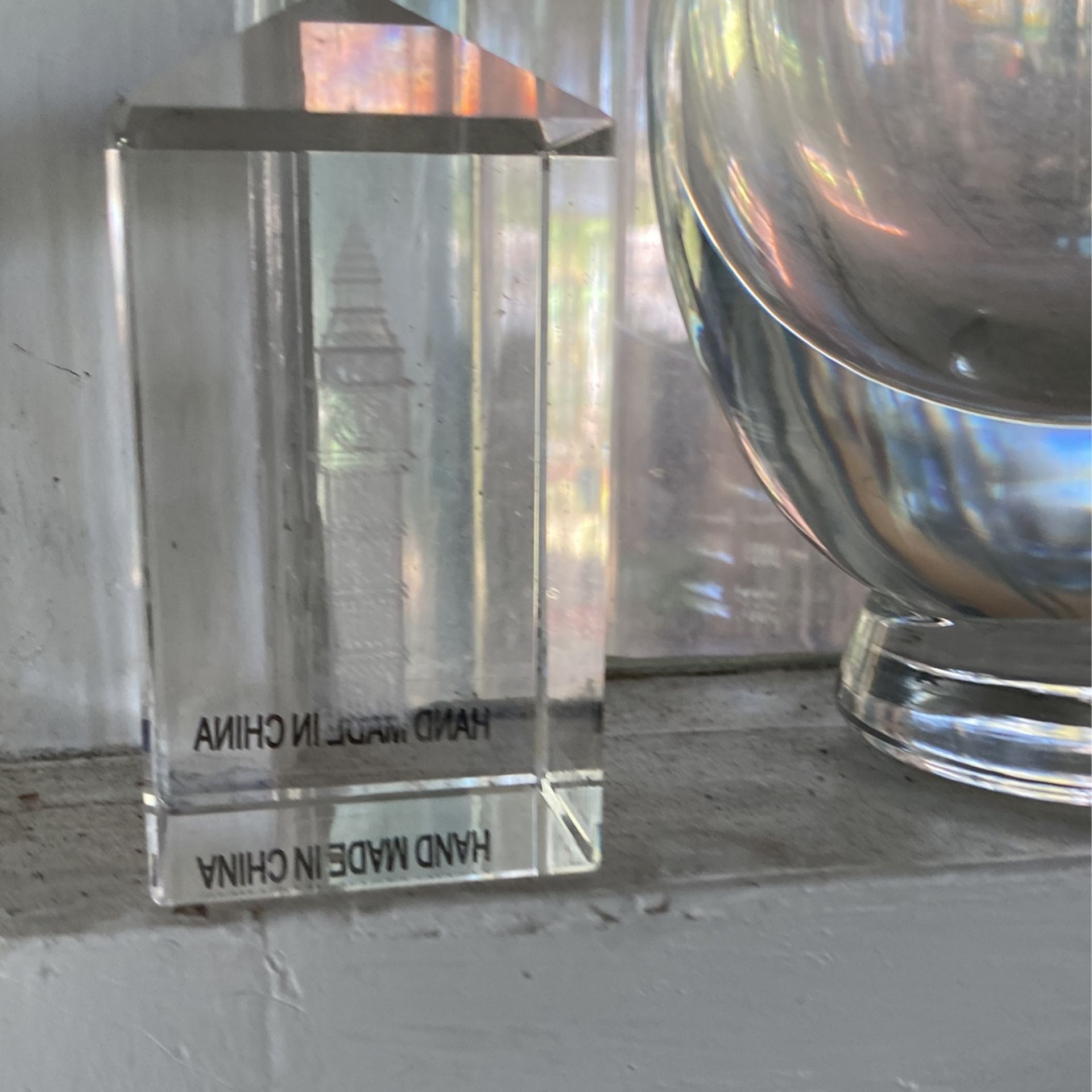 Big Ben 3 inch tall crystal glass paperweight souvenir collectible