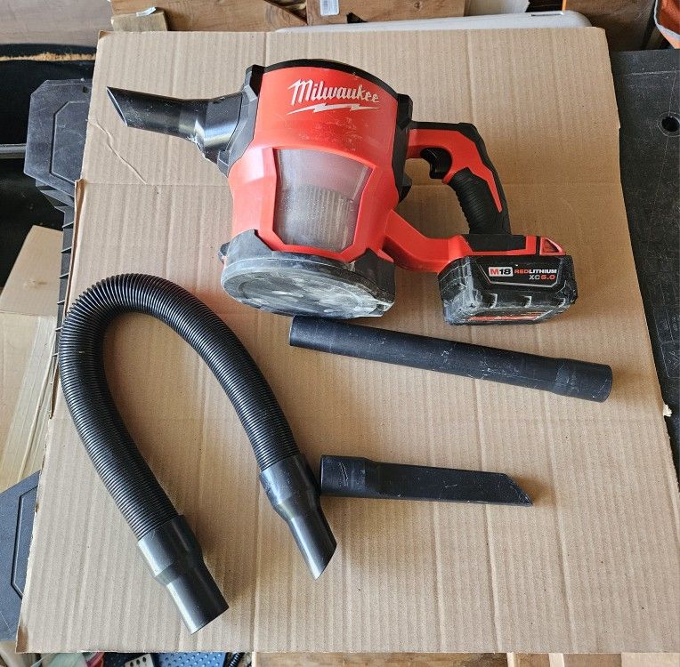 Milwaukee Vacuum + Battery - Used