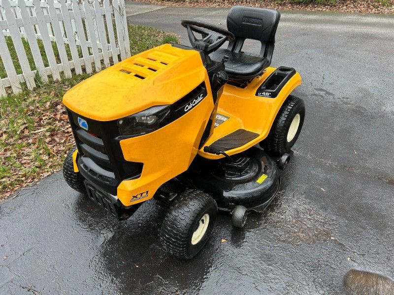 CUB CADET XT1 LT46 HYDRO AUTOMATIC RIDING MOWER 