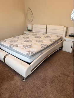 Modern King Bedroom Set – Priced to Sell!