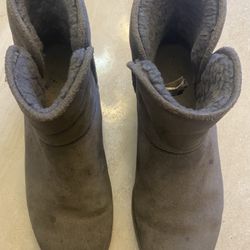 Ladies UGG BOOTS Size 7.5 Gray Platform 