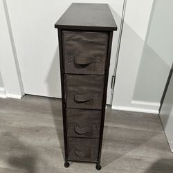 Dresser With 4 Drawers
