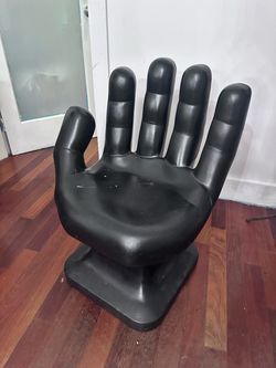 Giant Hand-Shaped Chair Black
