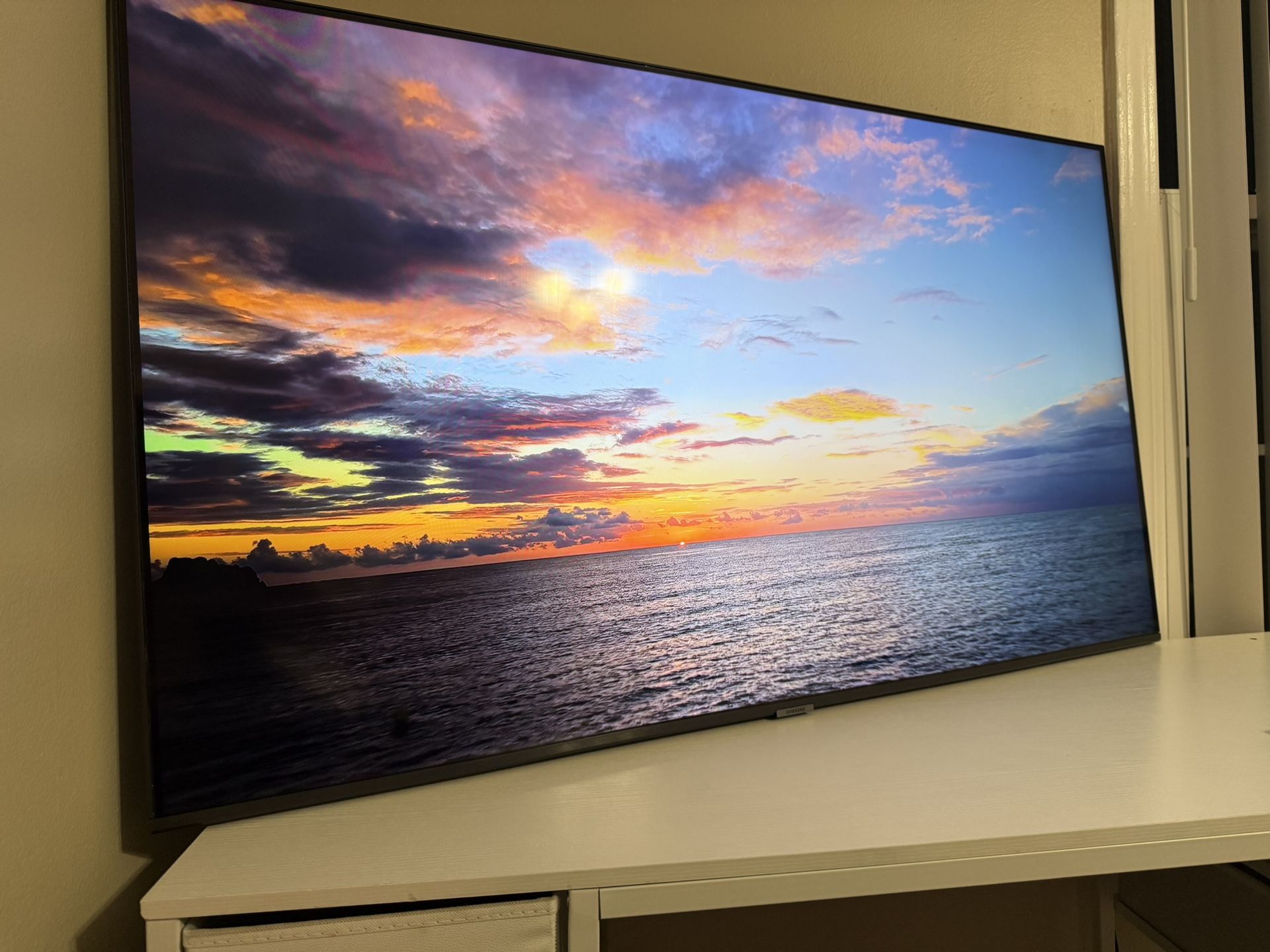 Samsung 50” 7 Series 4K UHD Smart TV – Excellent Condition