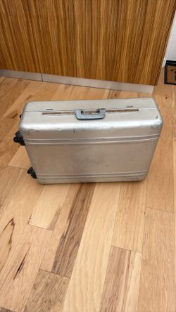 Vintage Zero Halliburton  Luggage