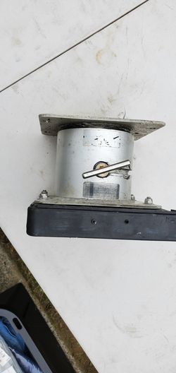 Rotating motor bracket for Boat dingy.