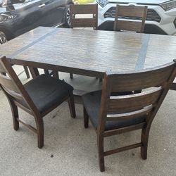 Dining Table 4 chairs 