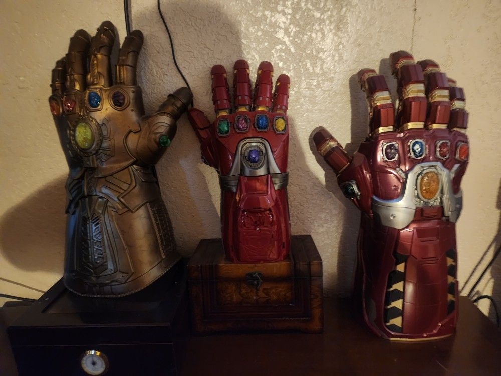 3 ...NICE ..AVENGERS GUANTLET