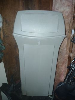 Rubbermaid 35-Gal Ranger Fire-Safe Square Container