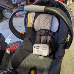Chicco Keyfit 30 infant carseat and dock