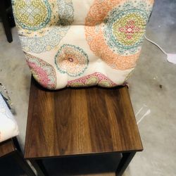 4 Wooden Chairs With Pillows 