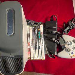 Xbox 360 White, including 5 games