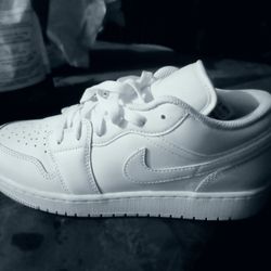 Jordan 1s All White Size 7