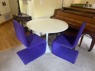 Euro Style Astrid 40" Round Tulip Dining Table with Pair of Venere Dining Chairs