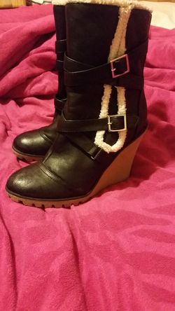 Woman's 7.5 black boots