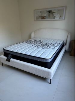 •  Elite Bamboo Luxe Queen 12” pillow top.      New mattress in a plastic sealed.     We offer same day delivery